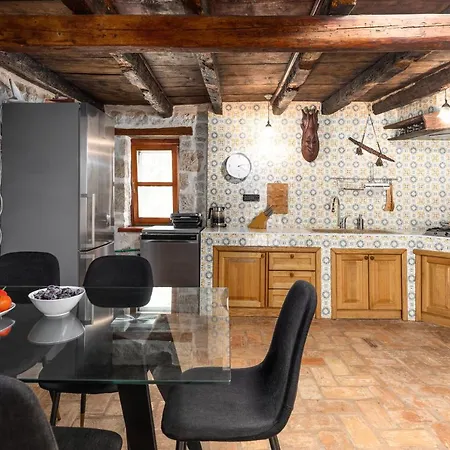 Holiday home Casa-pietra Porec Montizana